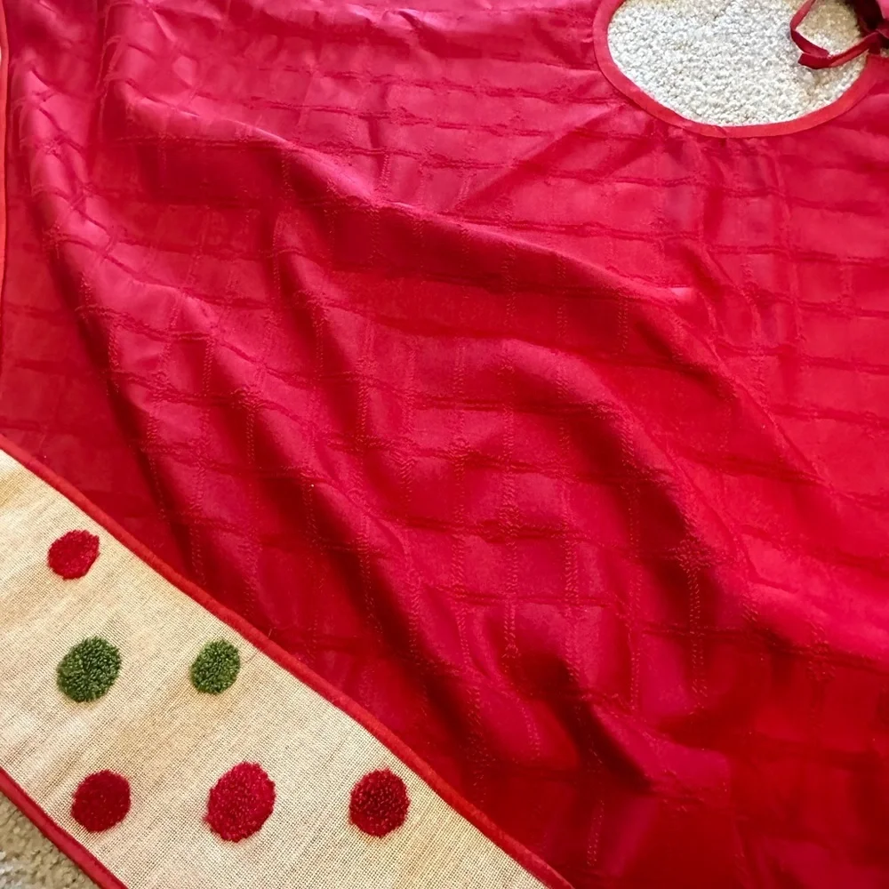 Red & Green Christmas Tree Skirt - Picture 9 of 12